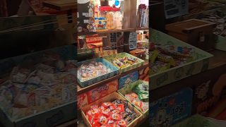 【沖縄居酒屋動画紹介】沖縄の国際通りにあるのれん街に射的ゲームや駄菓子が楽しめる居酒屋🏮🍻#沖縄 #沖縄旅行 #沖縄グルメ #沖縄居酒屋 #国際通り居酒屋 #のれん街 #国際通り #祭り #スラットタワー #射的 #駄菓子